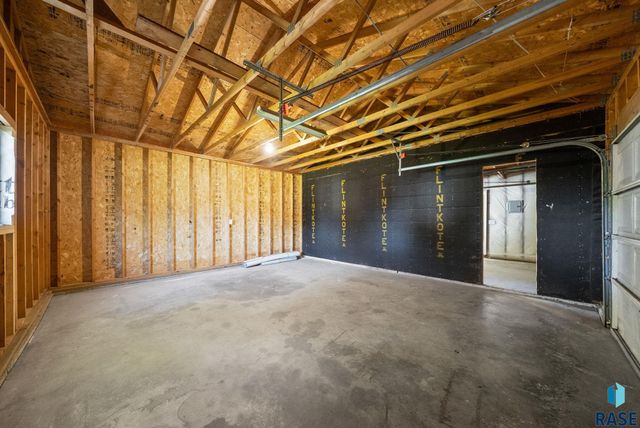 1612 E 2nd St, Sioux Falls, SD 57103