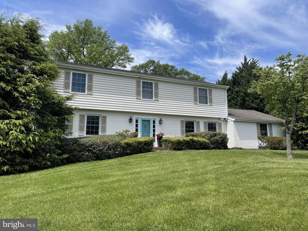 6 CANDLELIGHT CT, Lutherville Timonium, MD 21093
