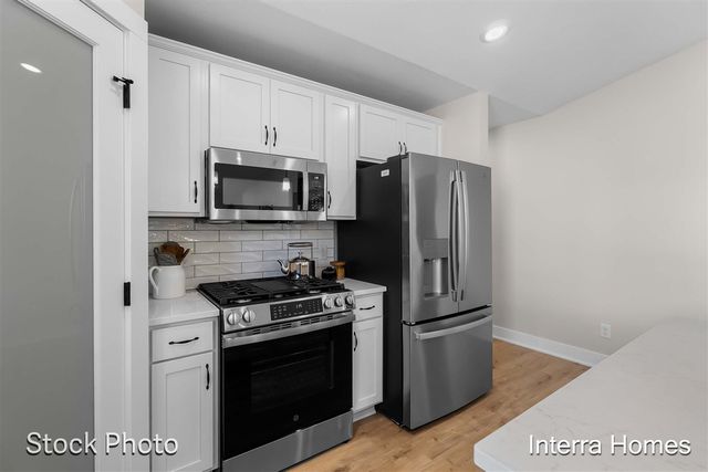 1597 N Village Circle, Kalamazoo, MI 49009