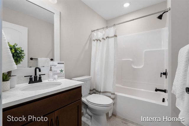 1597 N Village Circle, Kalamazoo, MI 49009
