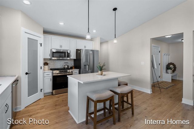 1597 N Village Circle, Kalamazoo, MI 49009