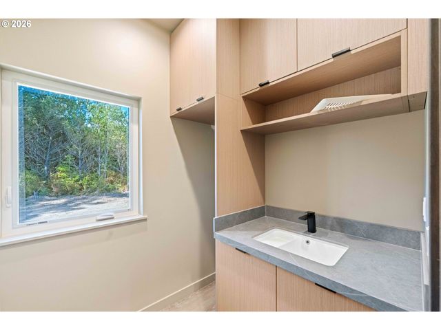 1103 TALUS Way, Port Orford, OR 97465