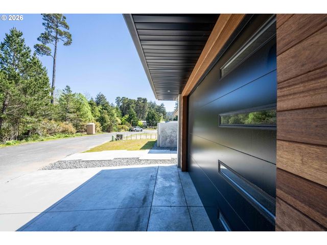 1103 TALUS Way, Port Orford, OR 97465