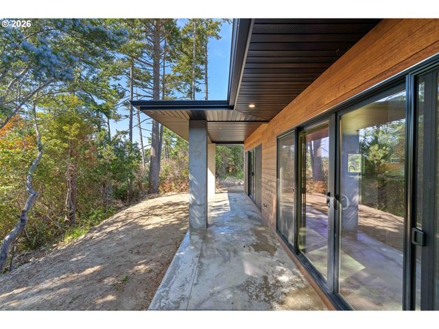 1103 TALUS Way, Port Orford, OR 97465