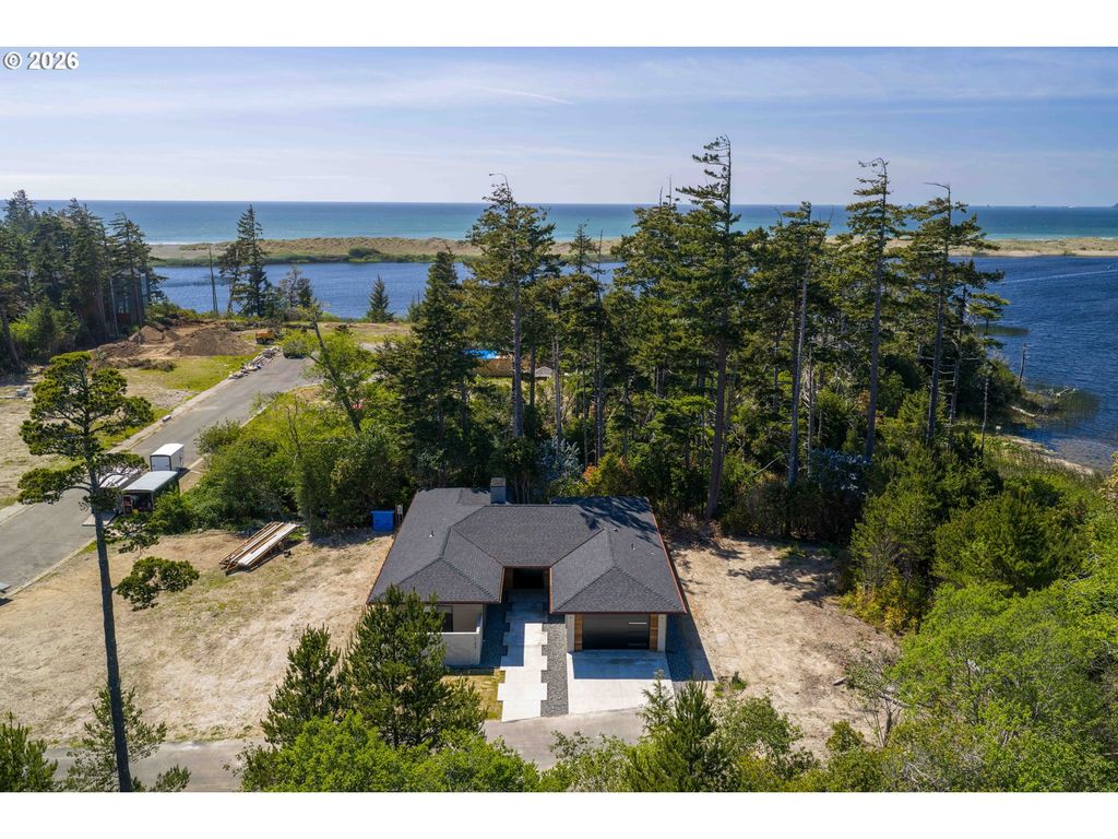 1103 TALUS Way, Port Orford, OR 97465