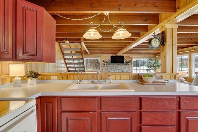 433 E Ellendale Road, Edgerton, WI 53534