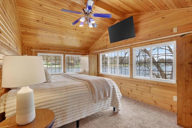 433 E Ellendale Road, Edgerton, WI 53534