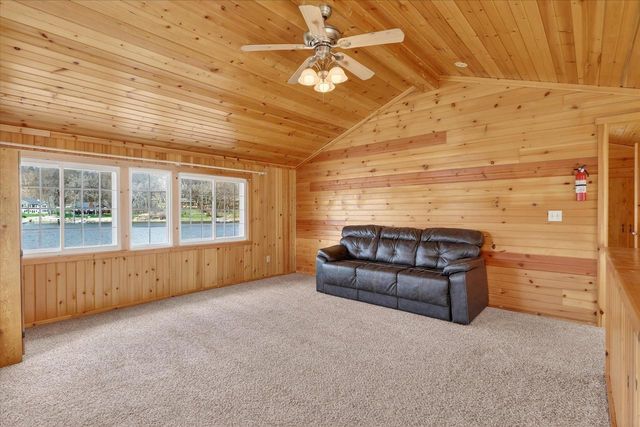 433 E Ellendale Road, Edgerton, WI 53534