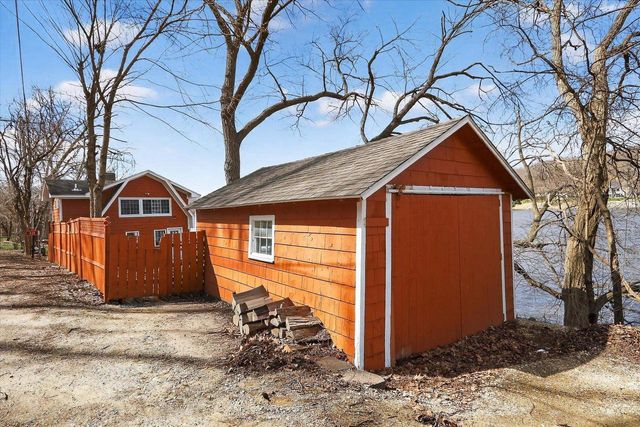 433 E Ellendale Road, Edgerton, WI 53534