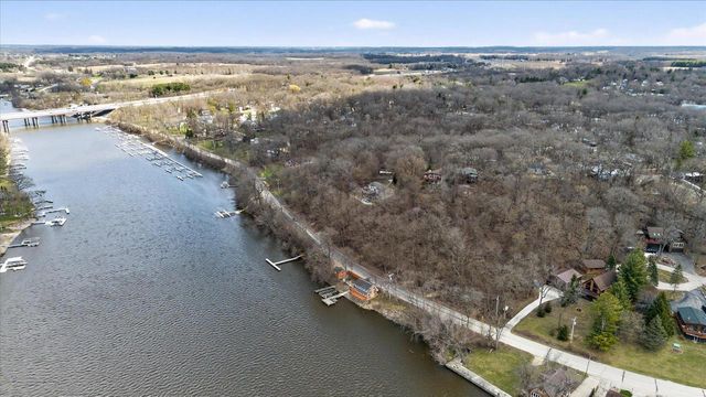 433 E Ellendale Road, Edgerton, WI 53534