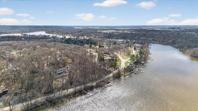 433 E Ellendale Road, Edgerton, WI 53534