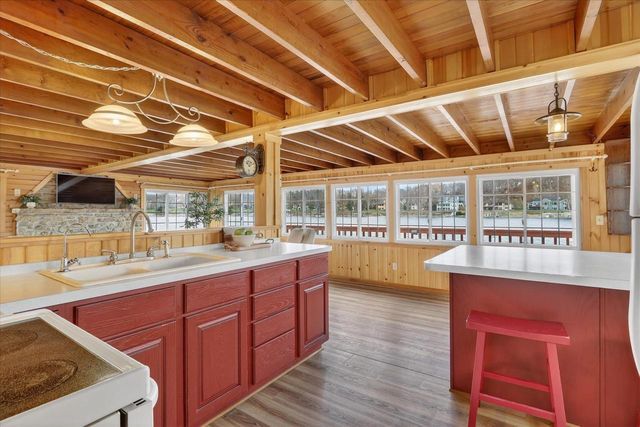 433 E Ellendale Road, Edgerton, WI 53534
