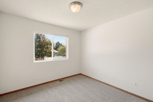 1804 N Drummond St, Greenacres, WA 99016