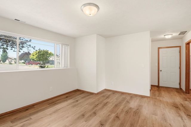 1804 N Drummond St, Greenacres, WA 99016