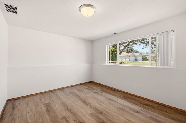 1804 N Drummond St, Greenacres, WA 99016