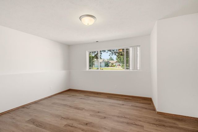 1804 N Drummond St, Greenacres, WA 99016
