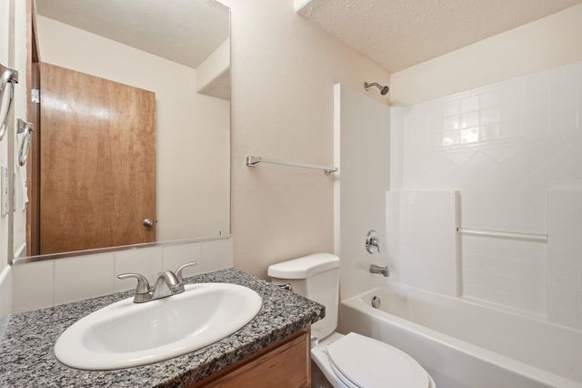 1804 N Drummond St, Greenacres, WA 99016