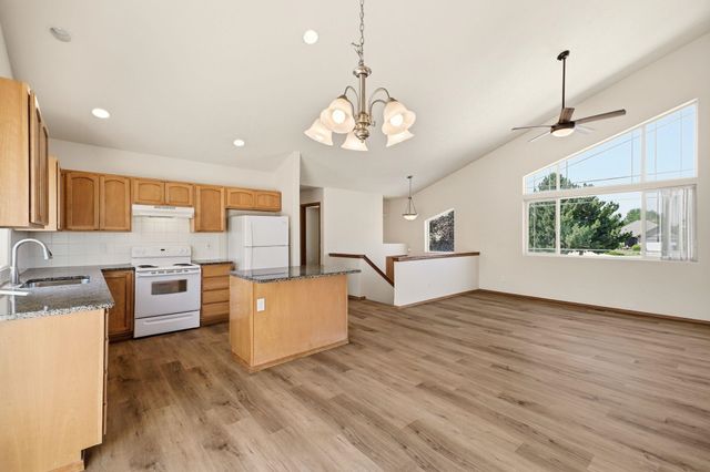 1804 N Drummond St, Greenacres, WA 99016