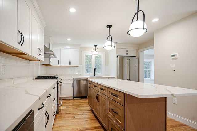 35 Homestead Road, Lynnfield, MA 01940