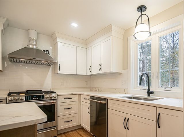 35 Homestead Road, Lynnfield, MA 01940