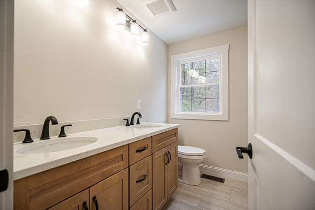 35 Homestead Road, Lynnfield, MA 01940