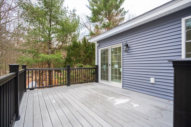 35 Homestead Road, Lynnfield, MA 01940