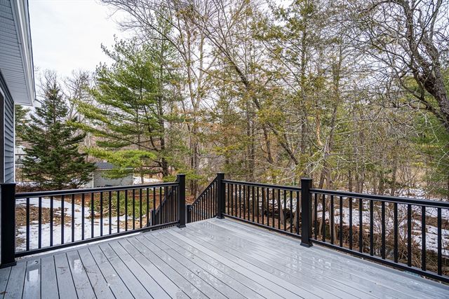 35 Homestead Road, Lynnfield, MA 01940