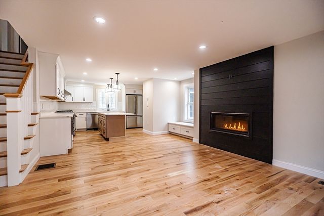 35 Homestead Road, Lynnfield, MA 01940