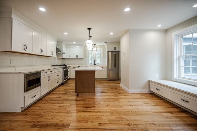 35 Homestead Road, Lynnfield, MA 01940