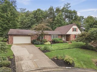 2500 Treetop Circle NE, Canton, OH 44705