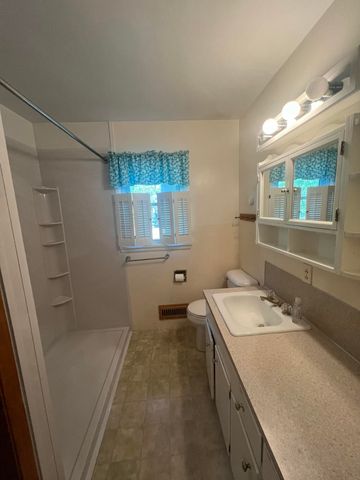 2432 AVE I, Council Bluffs, IA 51501