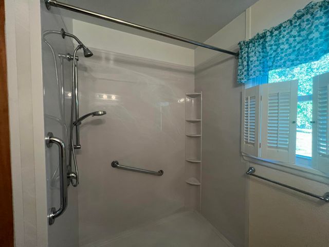 2432 AVE I, Council Bluffs, IA 51501