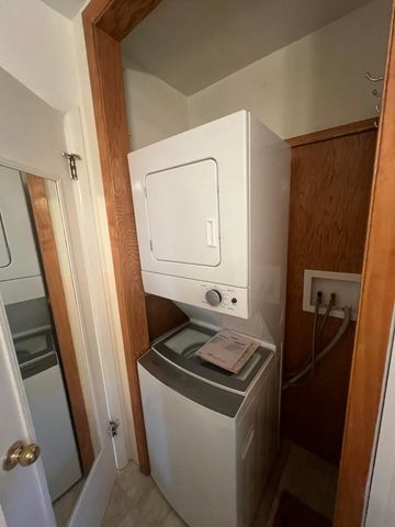 2432 AVE I, Council Bluffs, IA 51501