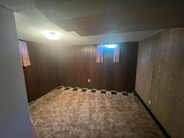 2432 AVE I, Council Bluffs, IA 51501