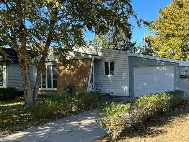 2432 AVE I, Council Bluffs, IA 51501