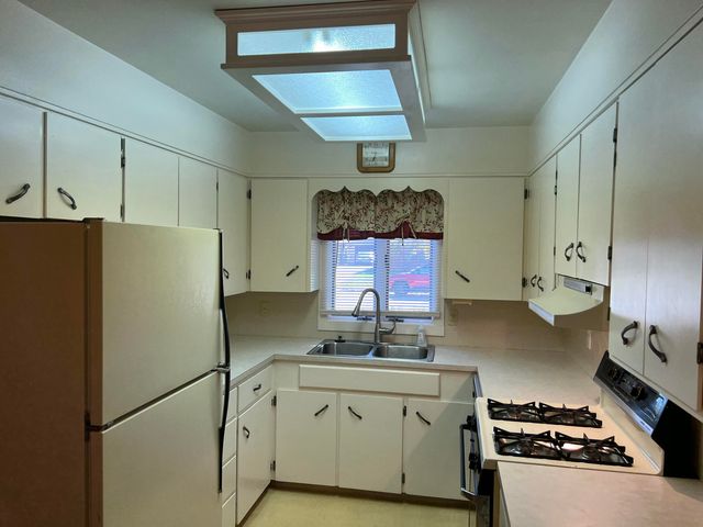 2432 AVE I, Council Bluffs, IA 51501