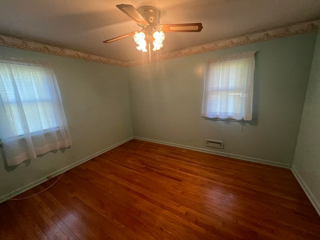 2432 AVE I, Council Bluffs, IA 51501