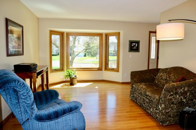 675 Bridle Ridge Circle, Eagan, MN 55123