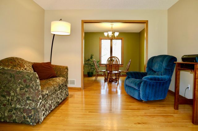 675 Bridle Ridge Circle, Eagan, MN 55123