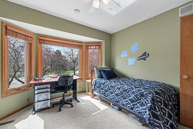 675 Bridle Ridge Circle, Eagan, MN 55123