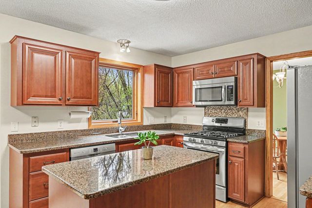 675 Bridle Ridge Circle, Eagan, MN 55123