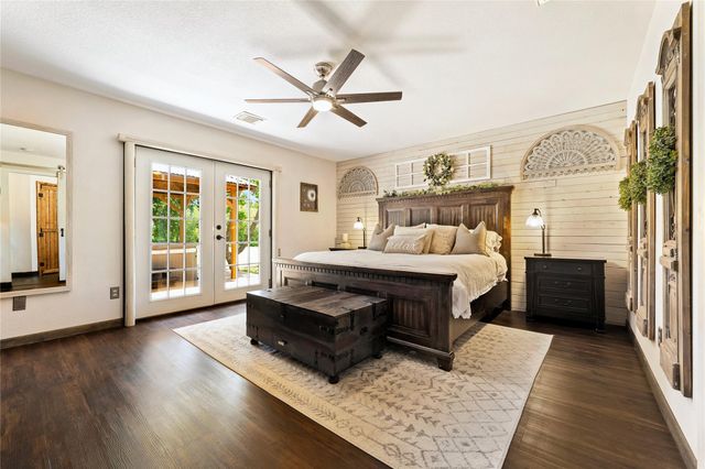 372 Hidden Oaks DR, Elgin, TX 78621