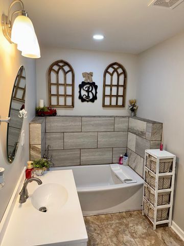 125 Atkinson Lane, Bonneau, SC 29431