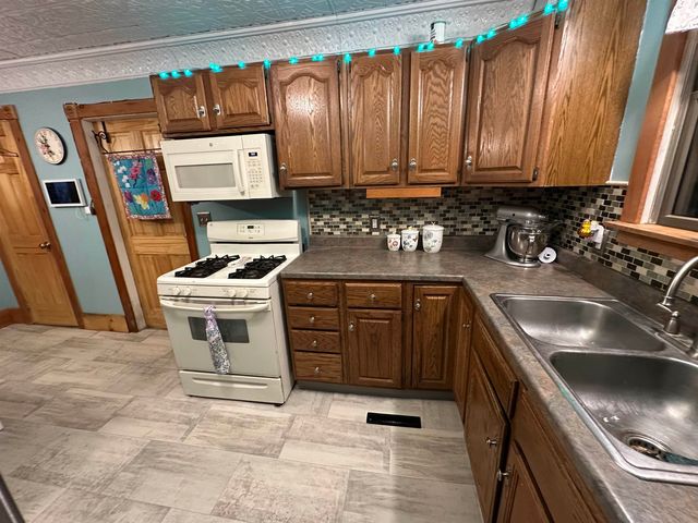 16 Howe Street, Williamstown, VT 05679