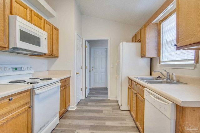 2029 Shadow Lake Dr, Gulf Breeze, FL 32563