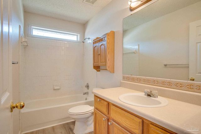 2029 Shadow Lake Dr, Gulf Breeze, FL 32563