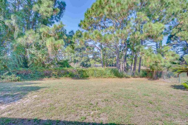 2029 Shadow Lake Dr, Gulf Breeze, FL 32563