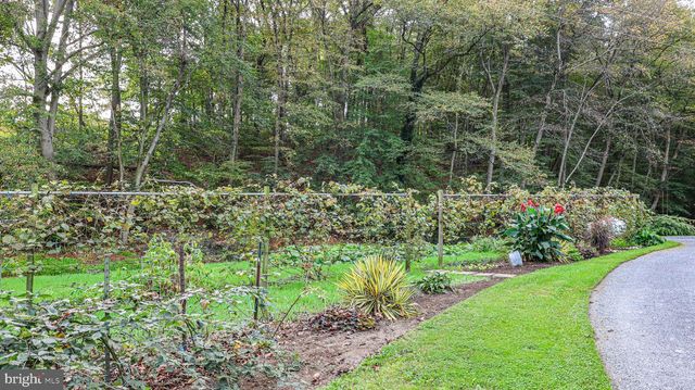 240 EVANS RD, Lititz, PA 17543