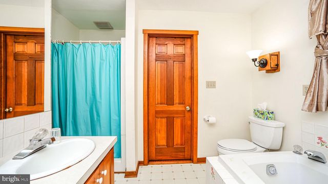 240 EVANS RD, Lititz, PA 17543