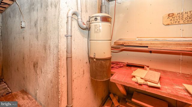 240 EVANS RD, Lititz, PA 17543